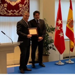 El decano Herráez recoge, en nombre del COAM, el Premio Concordia 2023 de la Junta Municipal de Hortaleza
